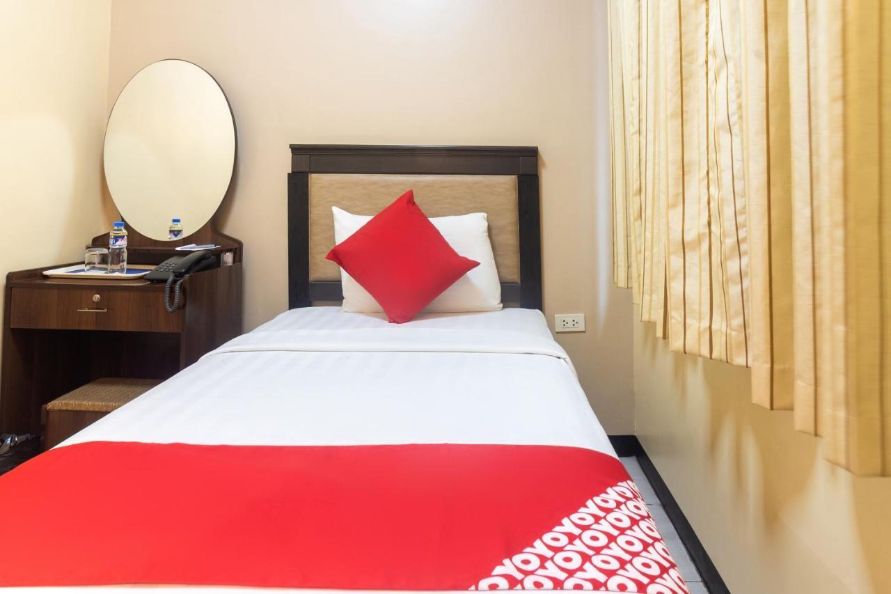 Oyo 187 The Maxwell Hotel Cebu Exterior photo