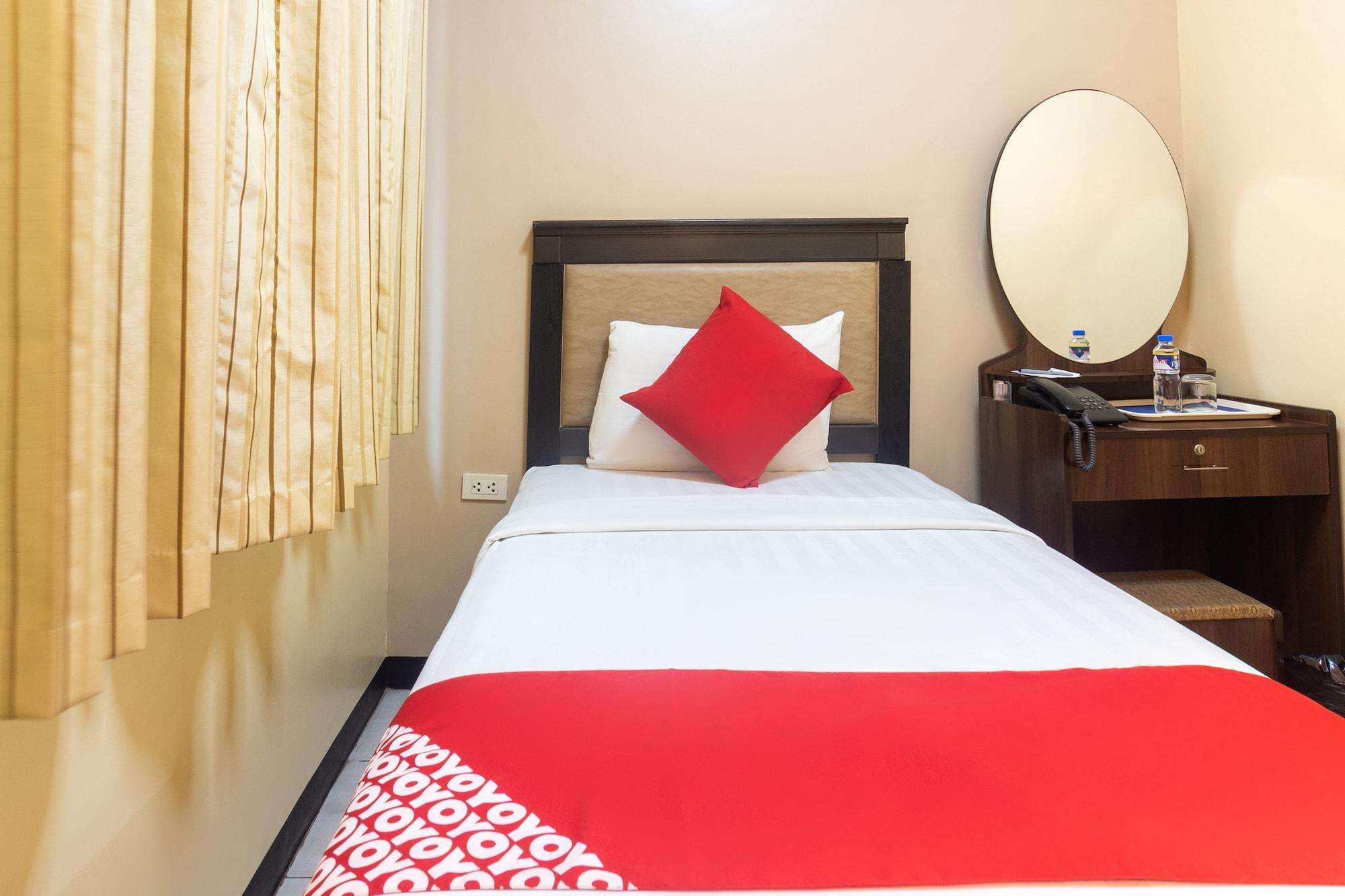 Oyo 187 The Maxwell Hotel Cebu Exterior photo
