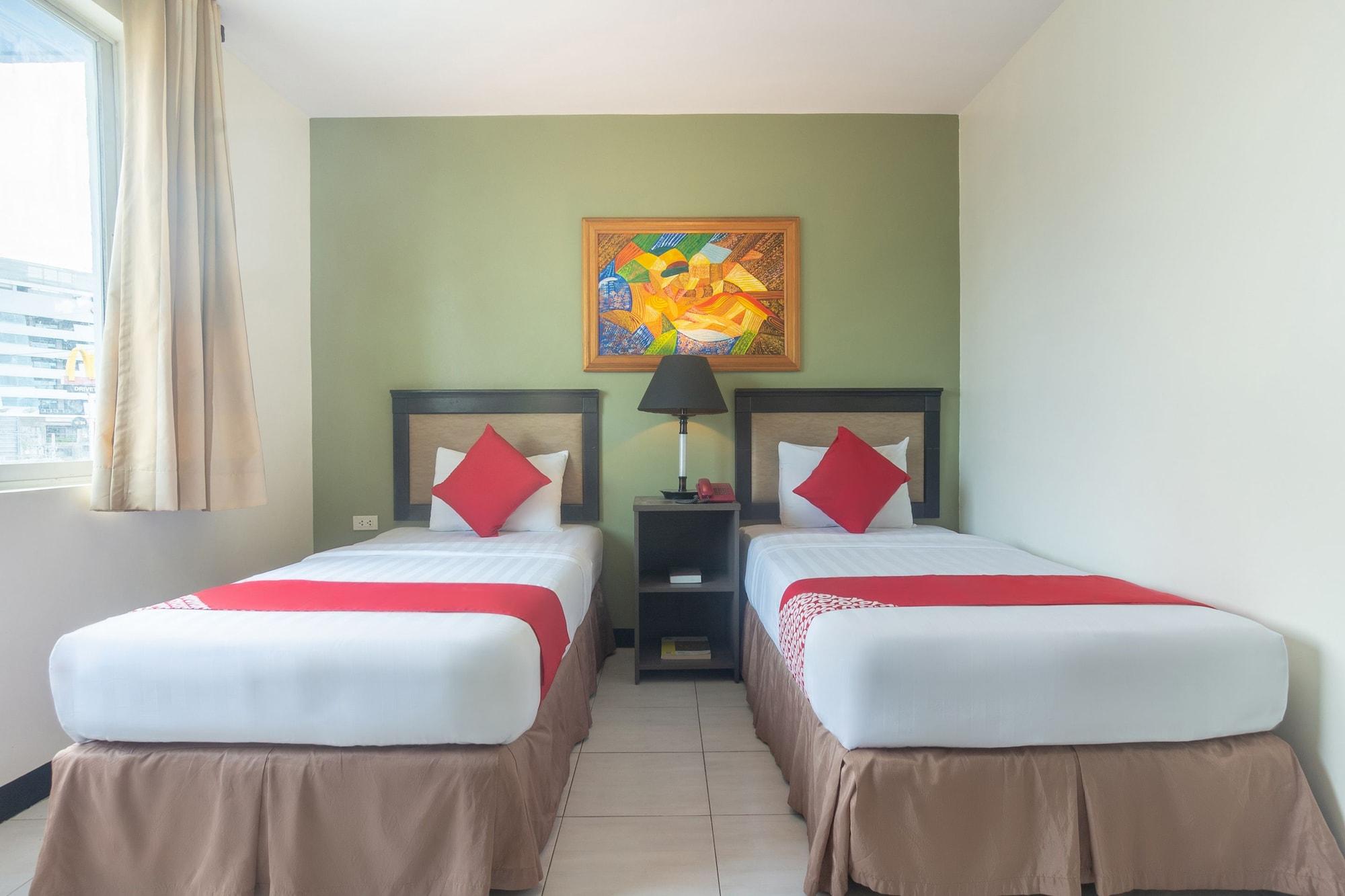 Oyo 187 The Maxwell Hotel Cebu Exterior photo