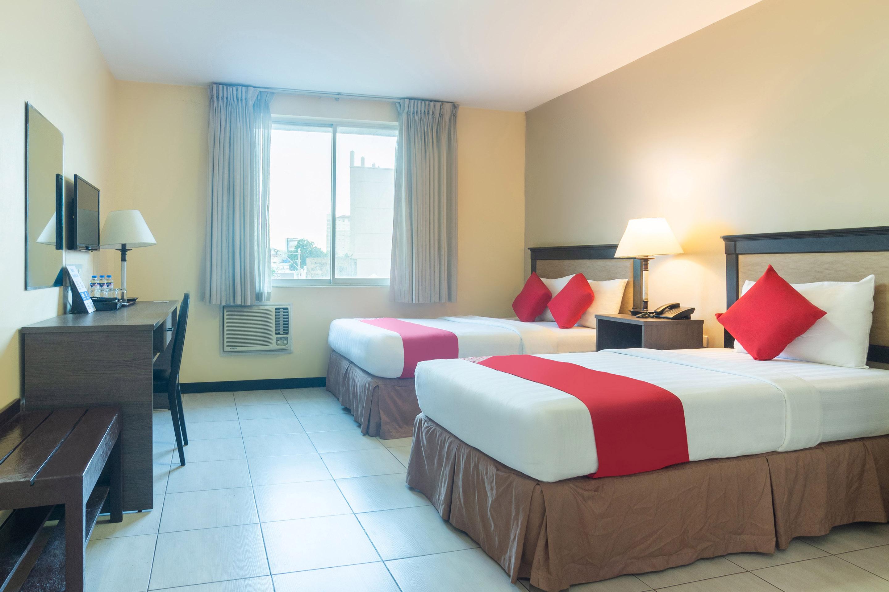 Oyo 187 The Maxwell Hotel Cebu Exterior photo