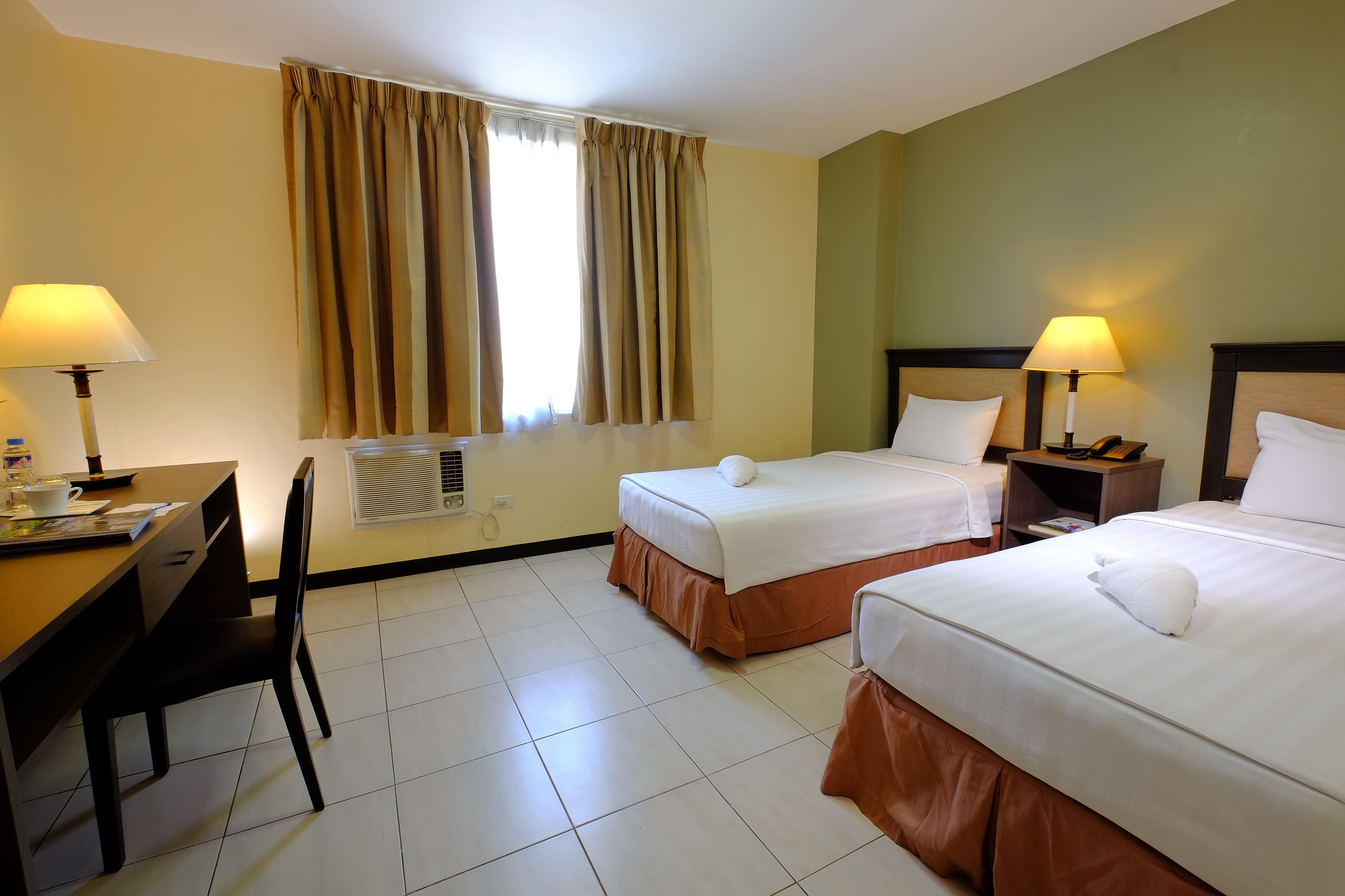 Oyo 187 The Maxwell Hotel Cebu Exterior photo