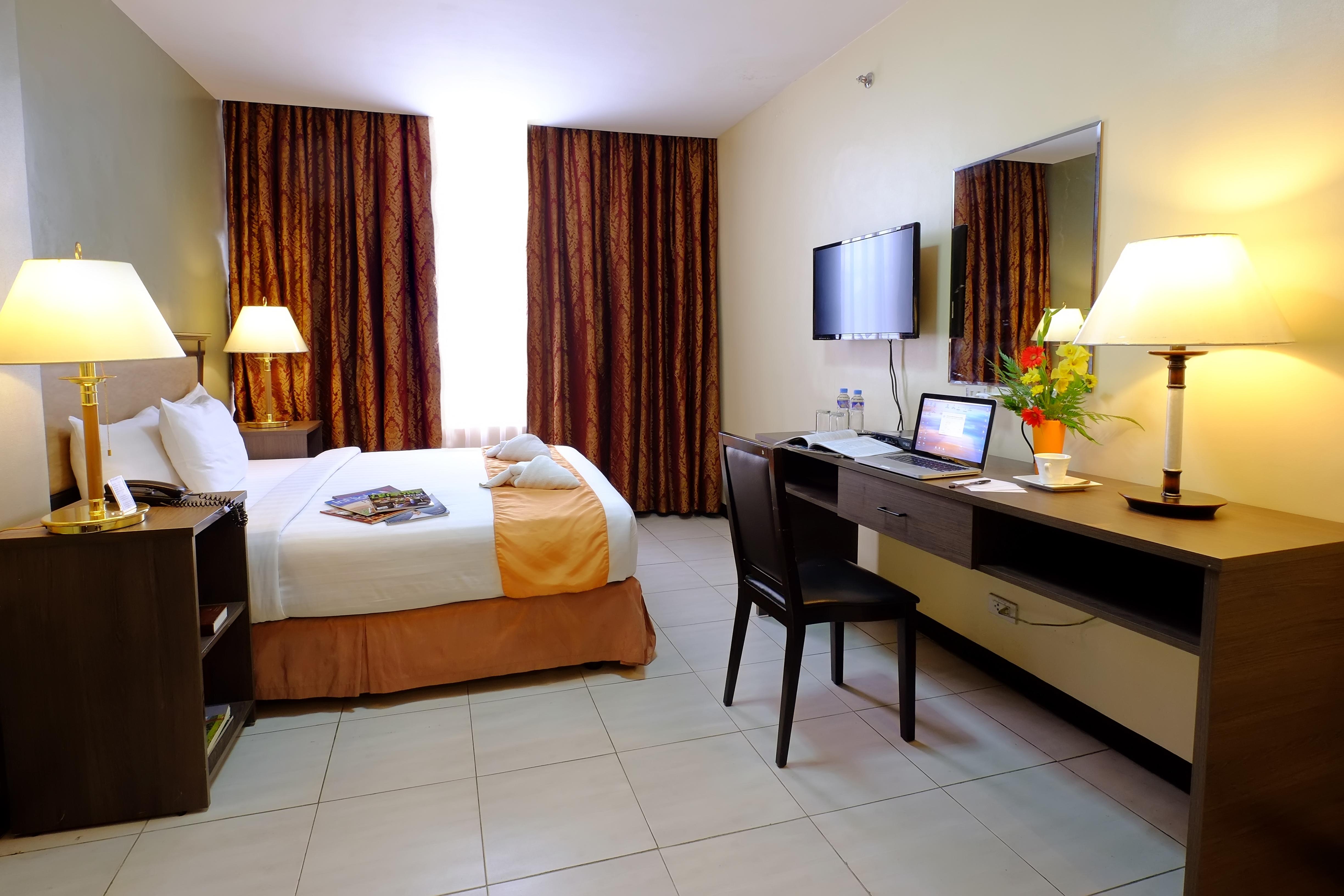 Oyo 187 The Maxwell Hotel Cebu Exterior photo