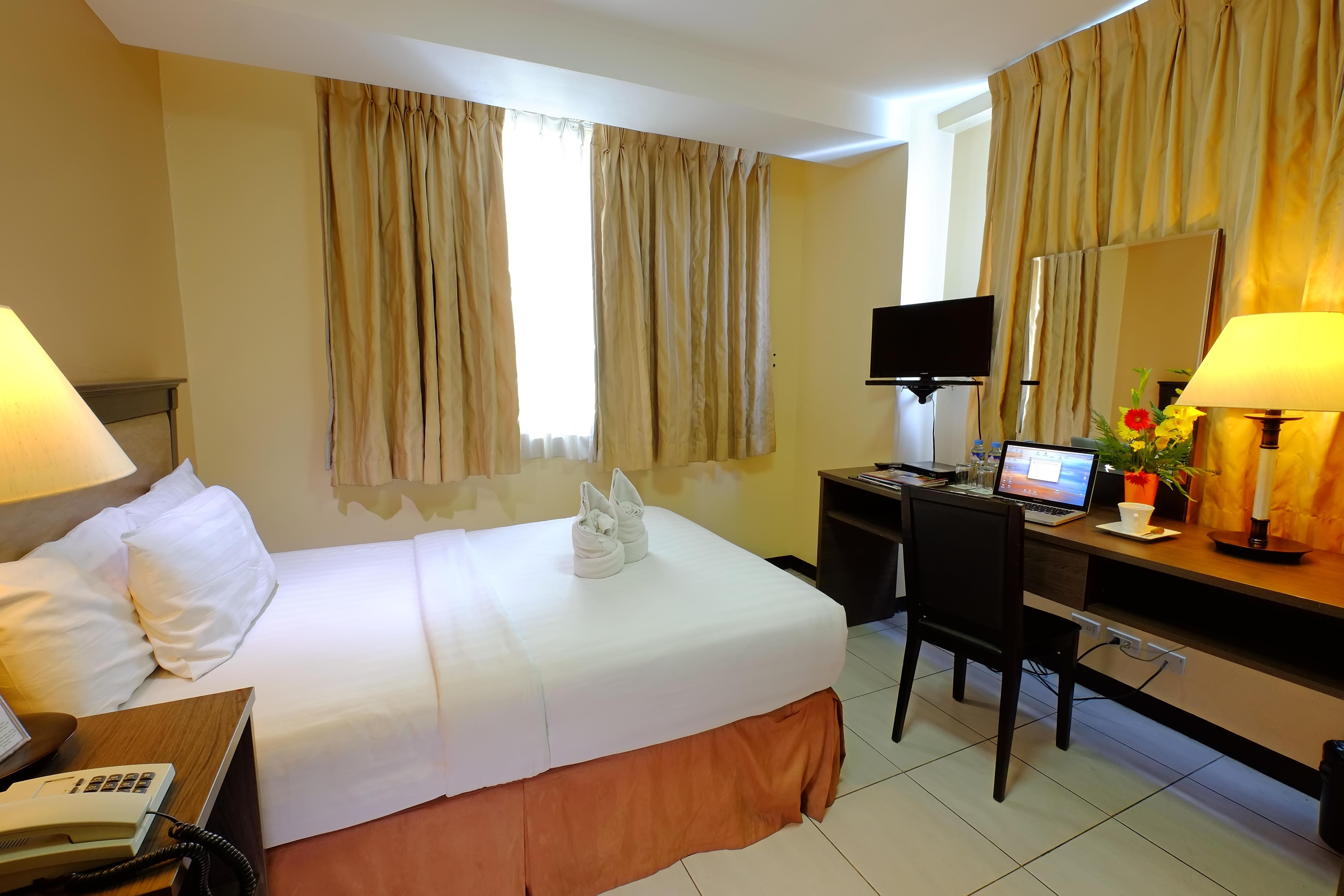 Oyo 187 The Maxwell Hotel Cebu Exterior photo