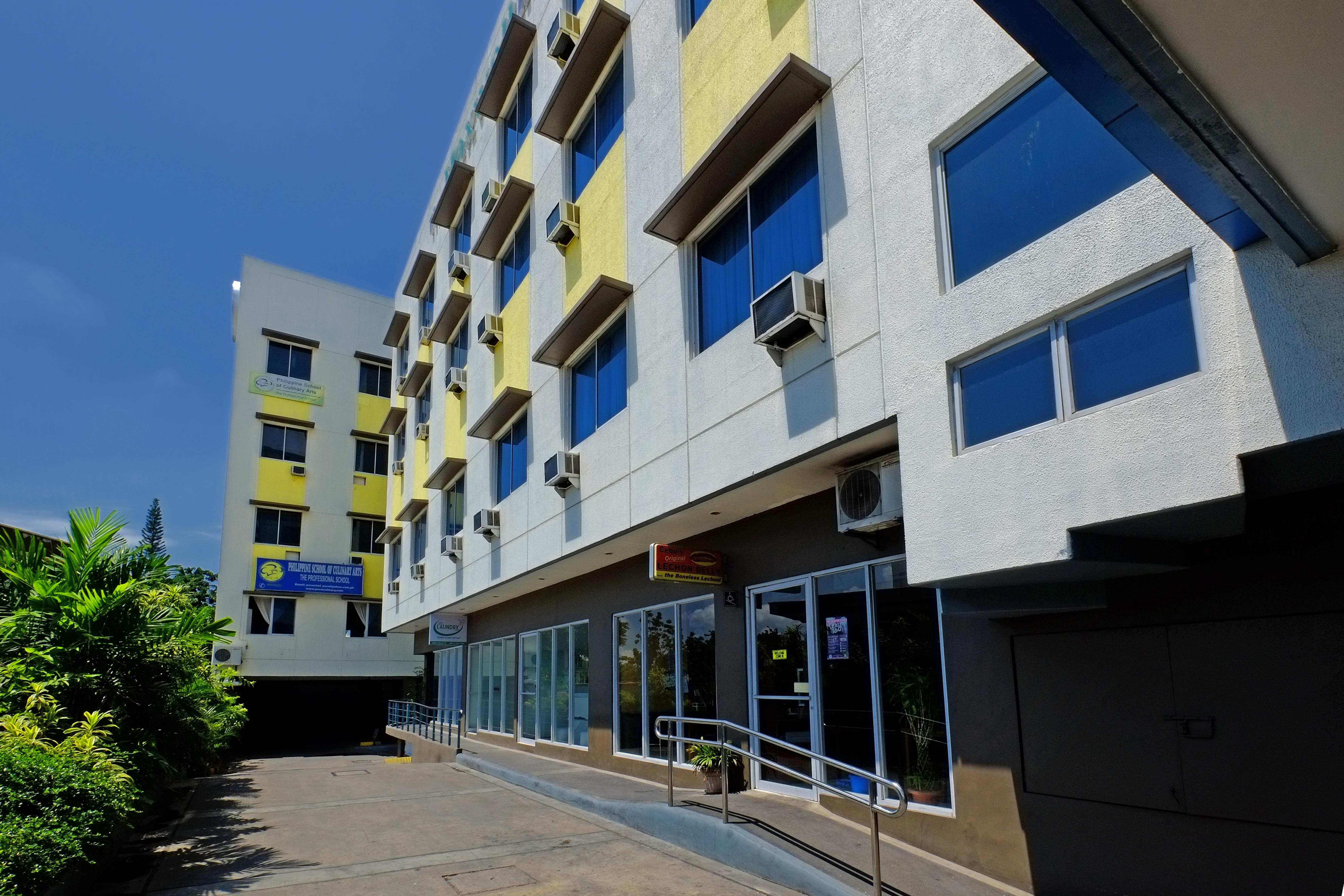 Oyo 187 The Maxwell Hotel Cebu Exterior photo