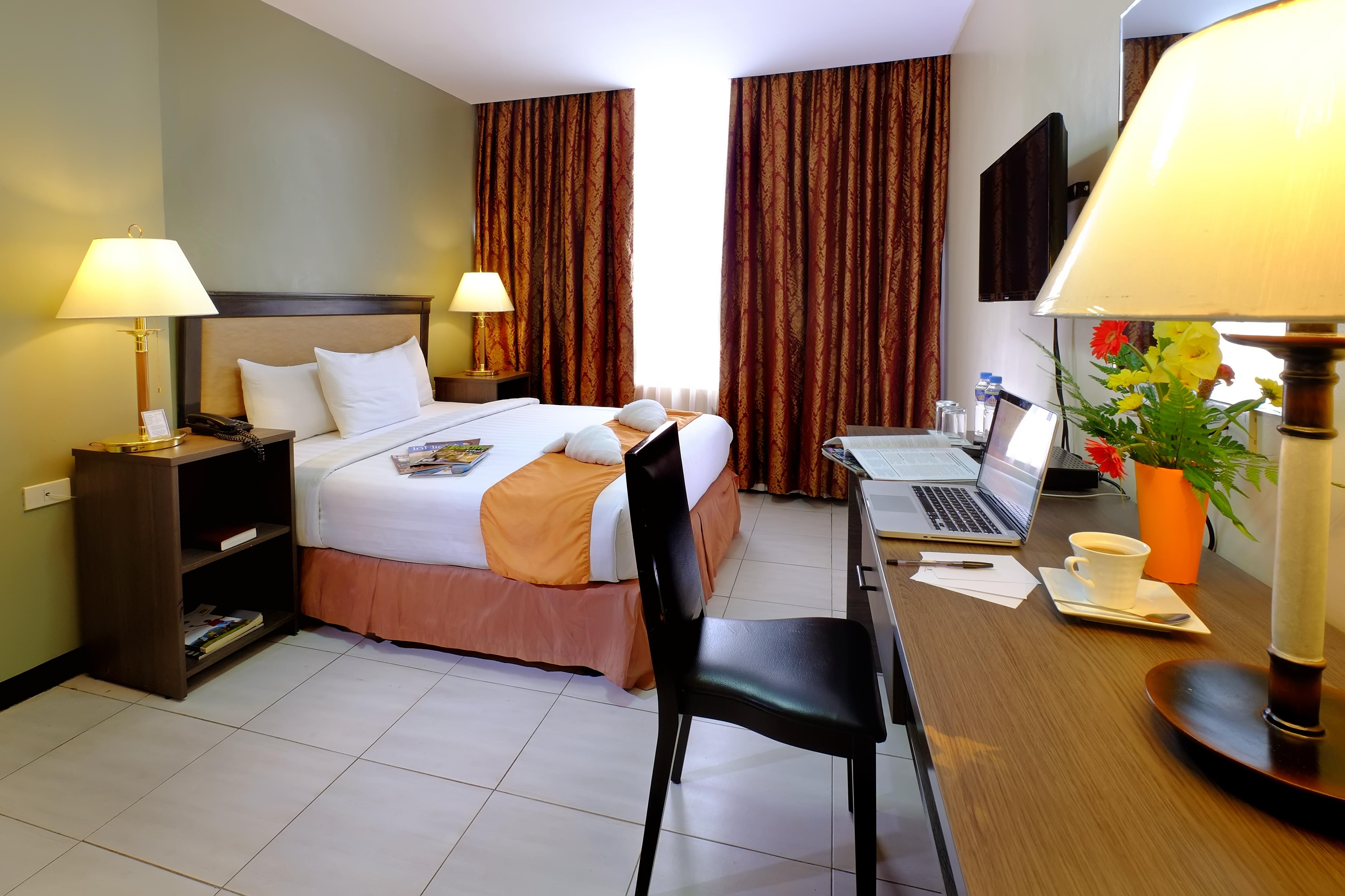 Oyo 187 The Maxwell Hotel Cebu Exterior photo