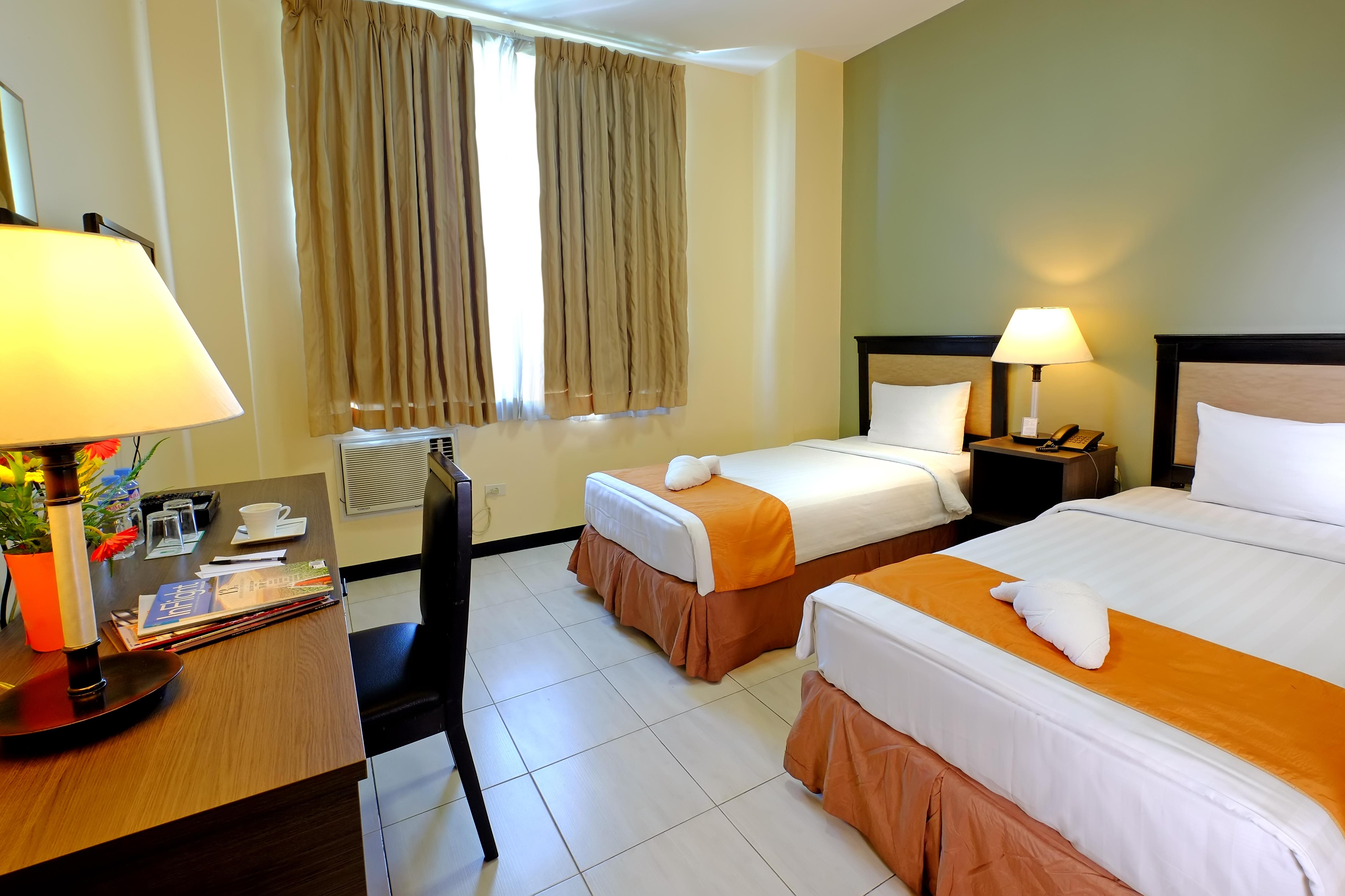 Oyo 187 The Maxwell Hotel Cebu Exterior photo