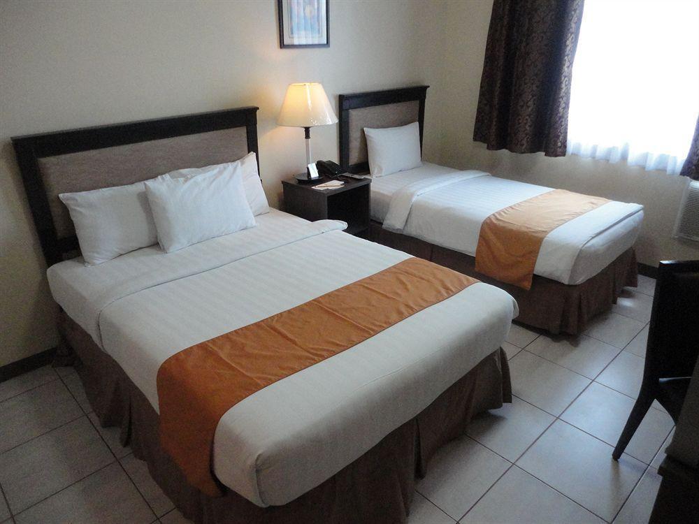 Oyo 187 The Maxwell Hotel Cebu Exterior photo