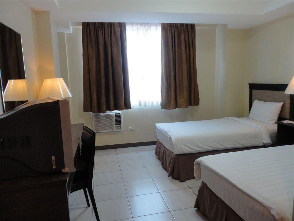Oyo 187 The Maxwell Hotel Cebu Exterior photo