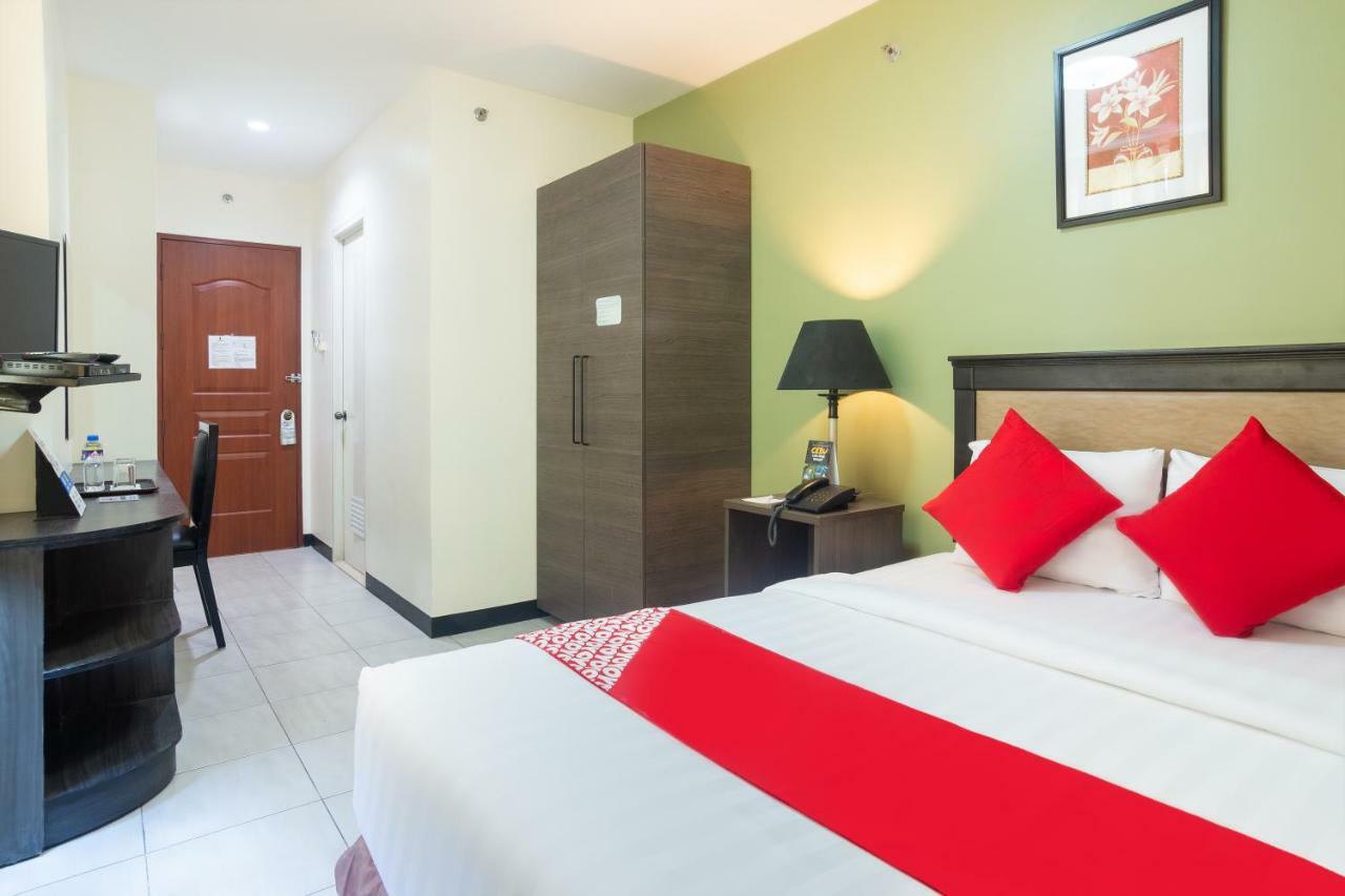Oyo 187 The Maxwell Hotel Cebu Exterior photo