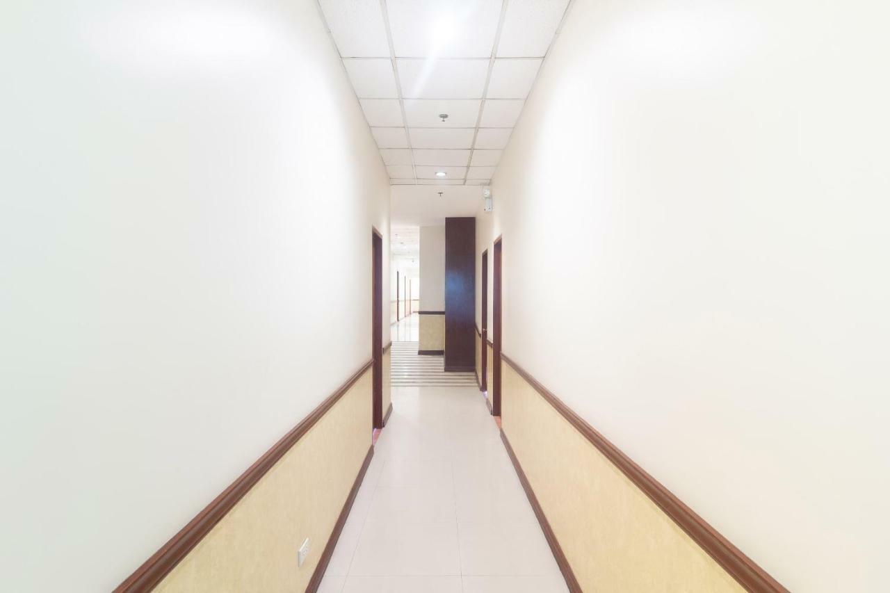Oyo 187 The Maxwell Hotel Cebu Exterior photo