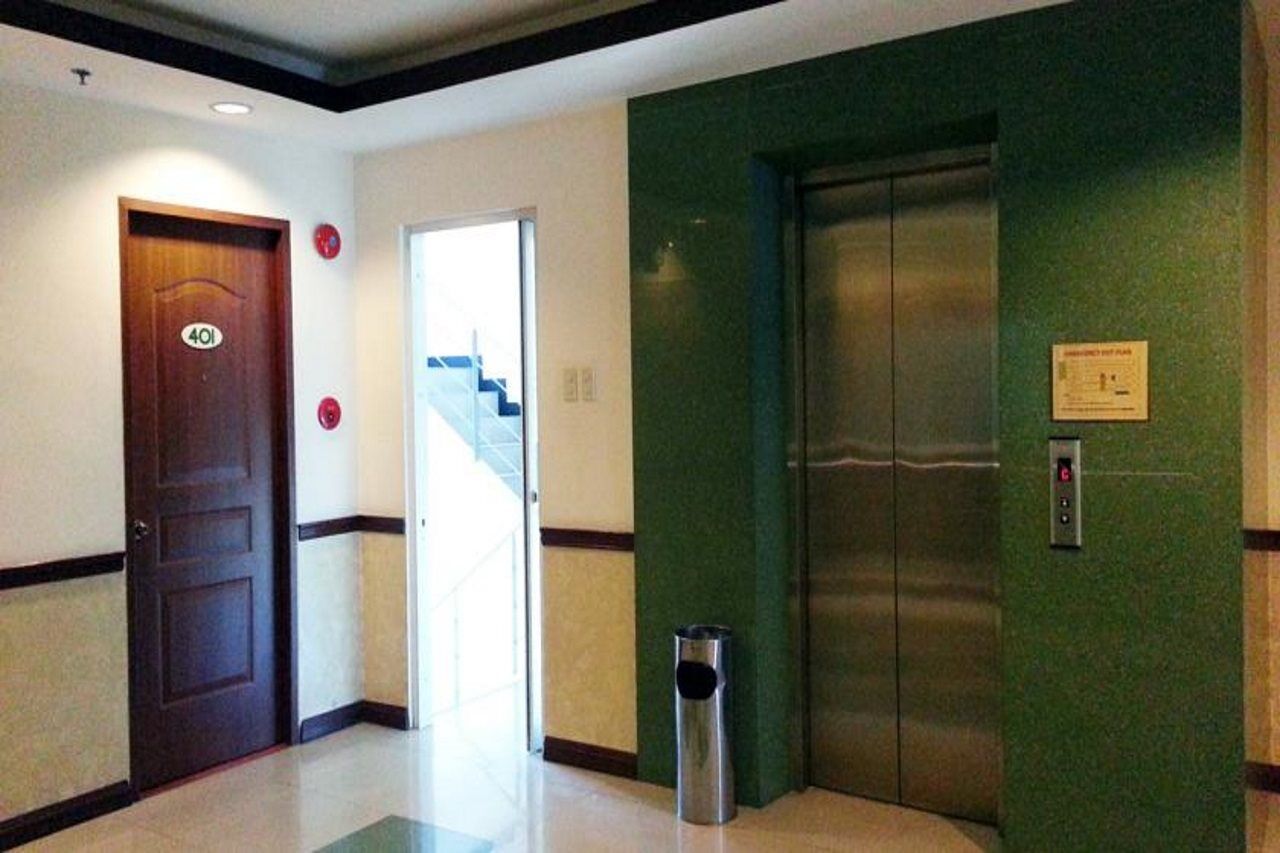 Oyo 187 The Maxwell Hotel Cebu Exterior photo